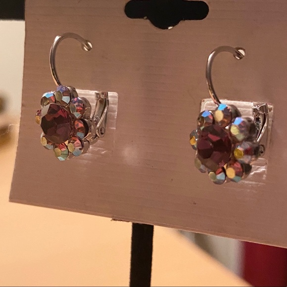 NEVER WORN. Earrings - Picture 3 of 8